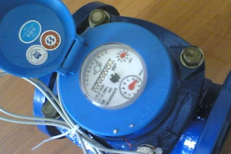 一种密封性好、不易渗水的光电直读远传水表