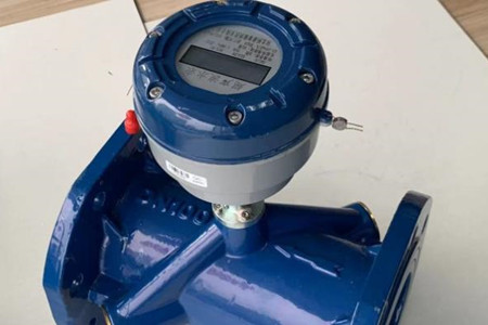 大口径远传水表型号尺寸怎么?。?/></p><p>　　<strong>5、了解水表的品牌</strong></p><p>　　在选择水表时，要选择有信誉的品牌。通过水表品牌评测，从大众的眼中，也可以明确哪些品牌的水表性能好，稳定性高，适用性强。</p><p>　　对于消费者来说，选择有信誉的水表品牌还可以有效避免一些质量问题，从而节省经济成本。</p><p>　　选择适合的大口径远传水表型号尺寸非常重要，直接关系到日后的正常用水准确计量。小斌在这里建议消费者在狗迷之前，对市面上的水表进行大概的了解和评估，通过综合考虑，了解水表的规格尺寸、性能质量、应用领域以及售后服务等过个方面的要求，才能够提高购买成功率。</p> </div>
        <div   id=